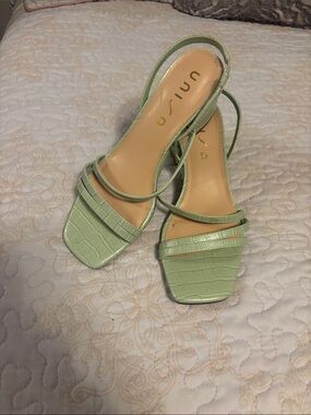 Unisa Mint Croc-Embossed Slingback Heels Size 9